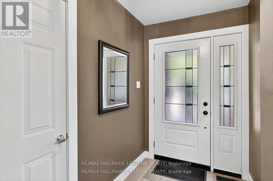 41 Parkview Drive, Peterborough (Northcrest Ward 5), Ontario  K9H 5M5 - Photo 4 - X12434575