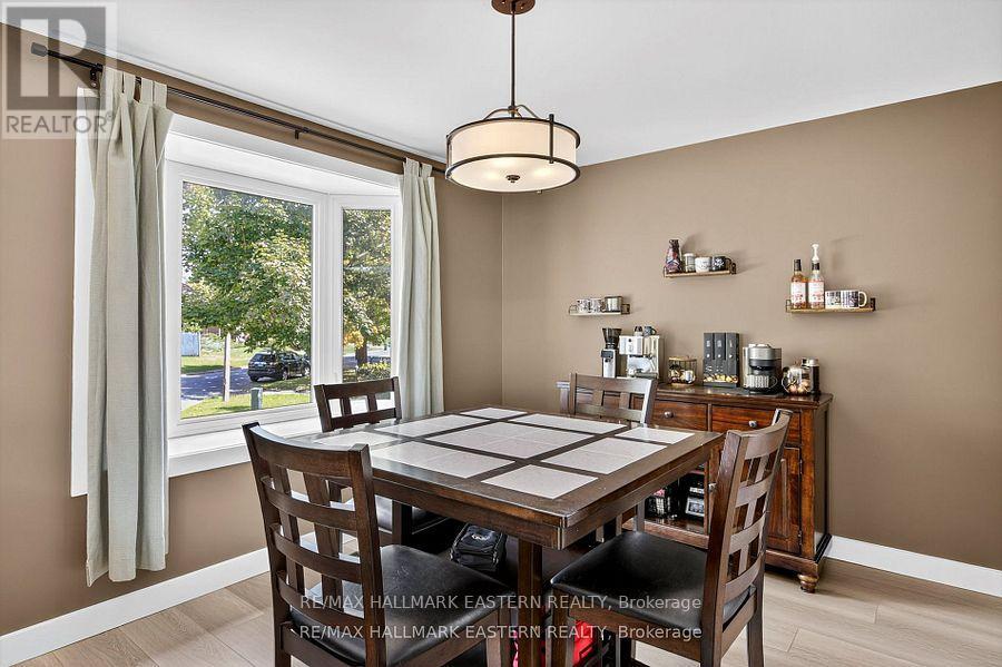 41 Parkview Drive, Peterborough (Northcrest Ward 5), Ontario  K9H 5M5 - Photo 8 - X12434575