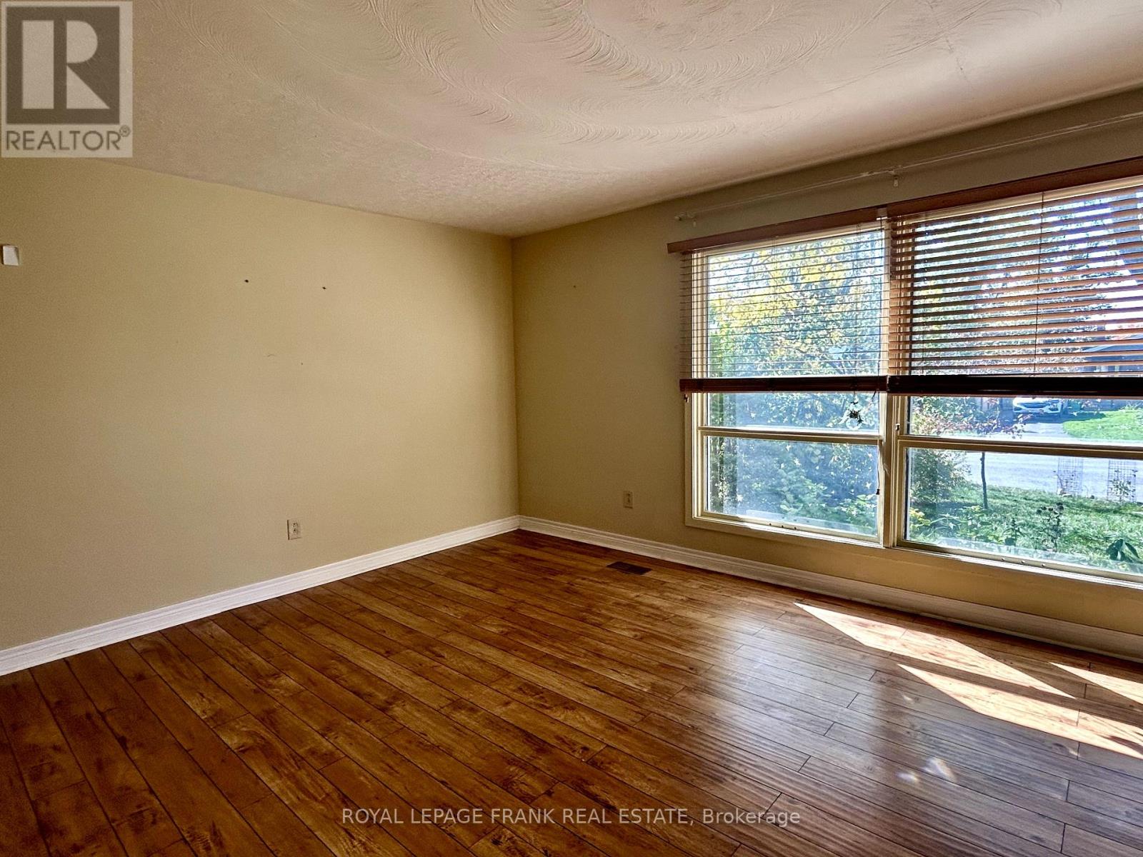 4 Peary Place, Peterborough (Northcrest Ward 5), Ontario  K9H 6Y5 - Photo 14 - X12434795