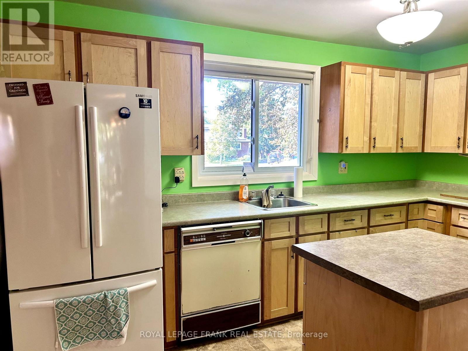 4 Peary Place, Peterborough (Northcrest Ward 5), Ontario  K9H 6Y5 - Photo 4 - X12434795