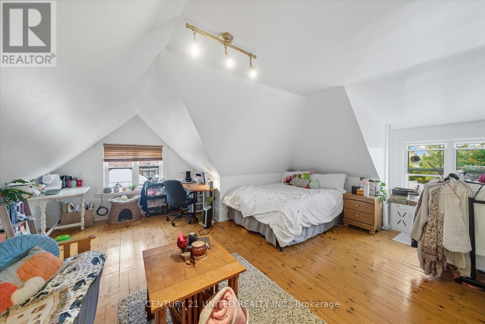559 Downie Street, Peterborough (Town Ward 3), Ontario  K9H 4J7 - Photo 37 - X12434862