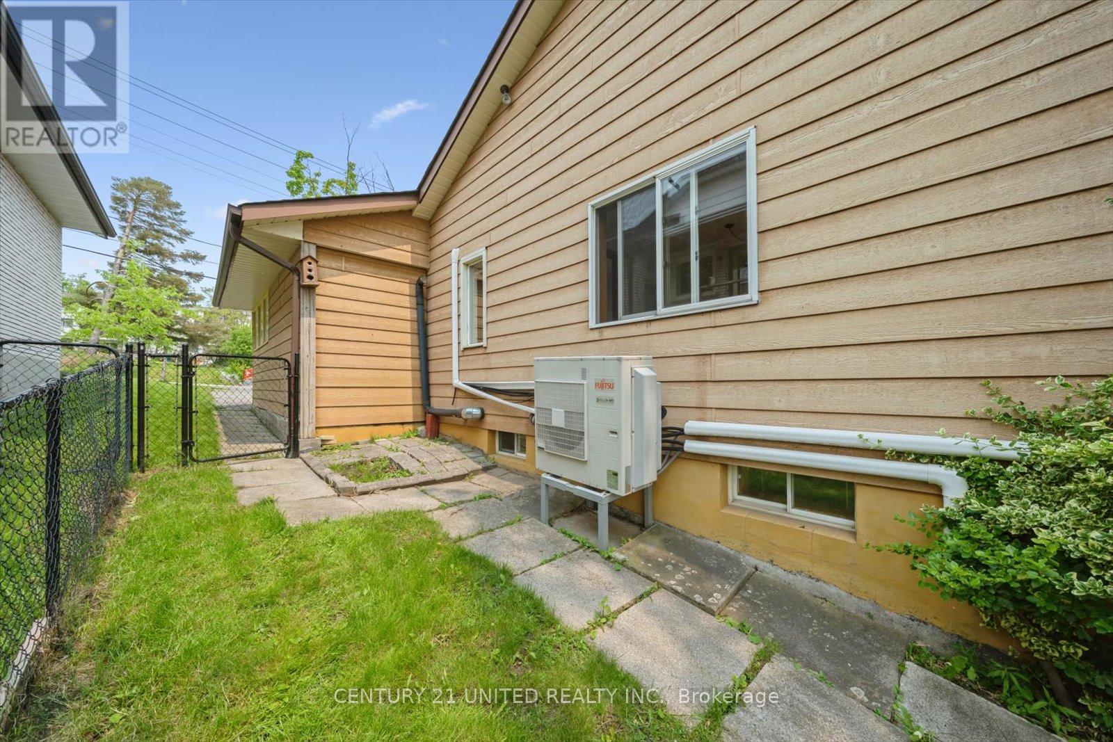 411 Highland Road, Peterborough (Northcrest Ward 5), Ontario  K9H 5J6 - Photo 48 - X12436242