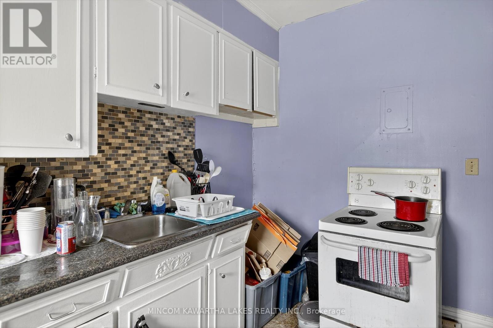 563 Aylmer Street N, Peterborough (Town Ward 3), Ontario  K9H 3W8 - Photo 19 - X12436474