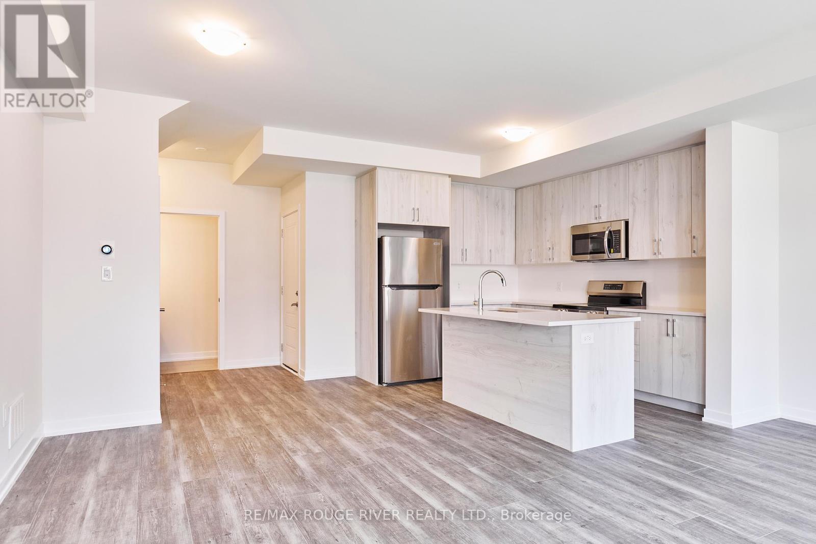 94 Ziibi Way, Clarington (Newcastle), Ontario  L1B 0W5 - Photo 2 - E12436415