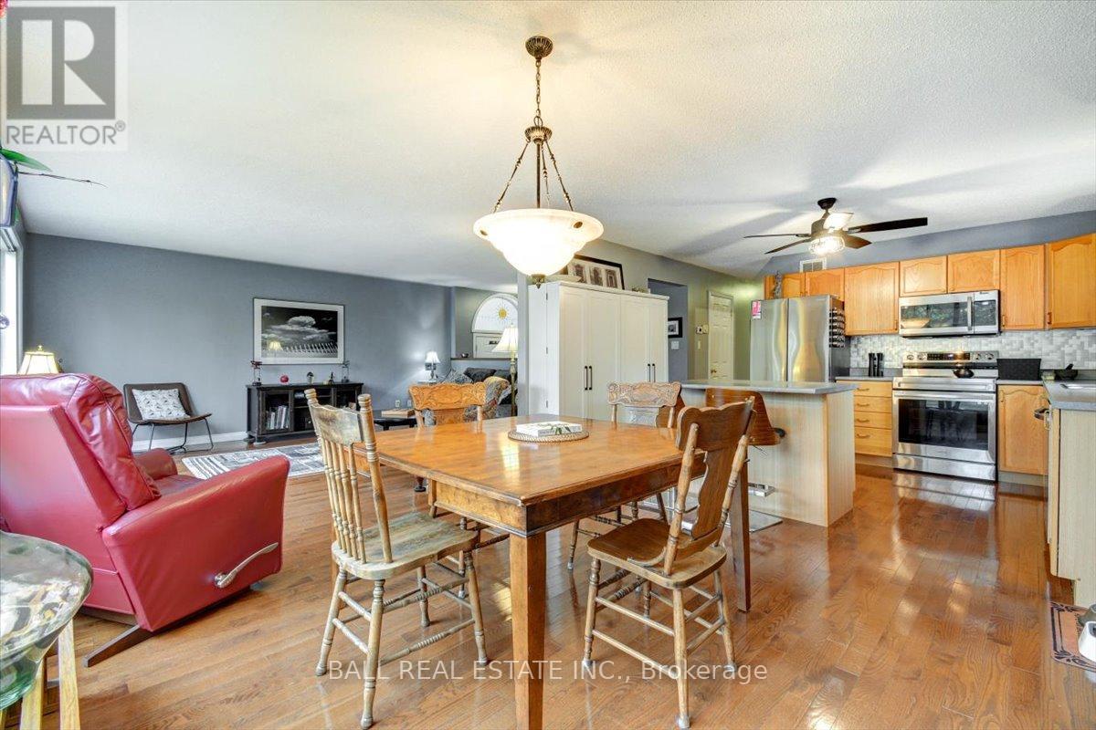 5 Oak Street, Bancroft (Bancroft Ward), Ontario  K0L 1C0 - Photo 9 - X12436895