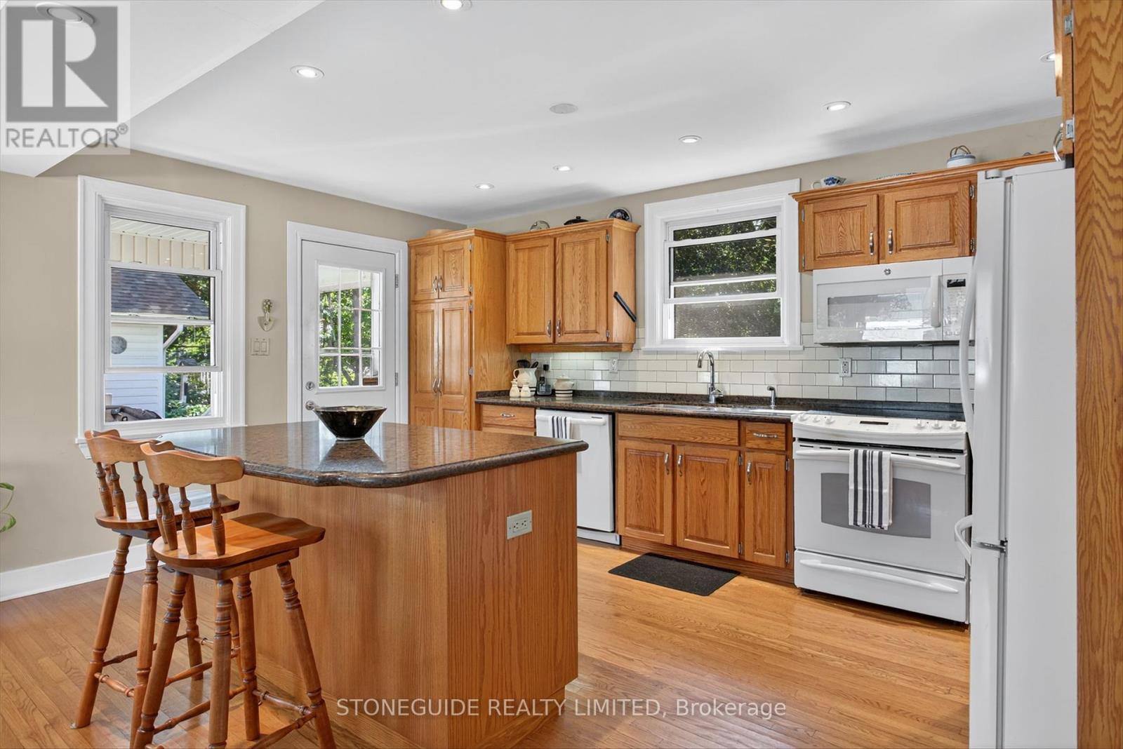 239 Rogers Street, Peterborough (Ashburnham Ward 4), Ontario  K9H 1W2 - Photo 11 - X12437616