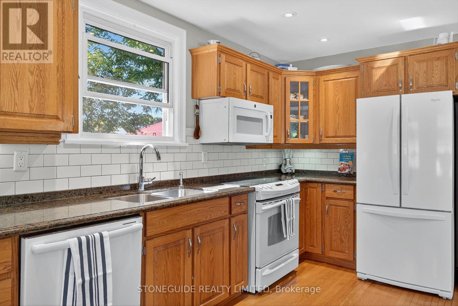 239 Rogers Street, Peterborough (Ashburnham Ward 4), Ontario  K9H 1W2 - Photo 13 - X12437616