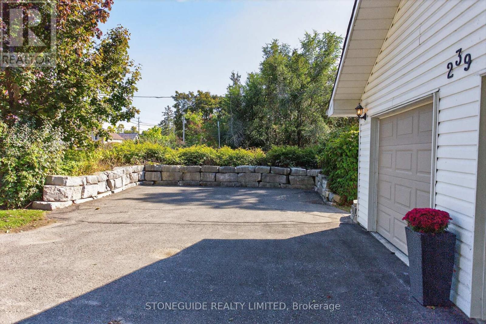 239 Rogers Street, Peterborough (Ashburnham Ward 4), Ontario  K9H 1W2 - Photo 37 - X12437616