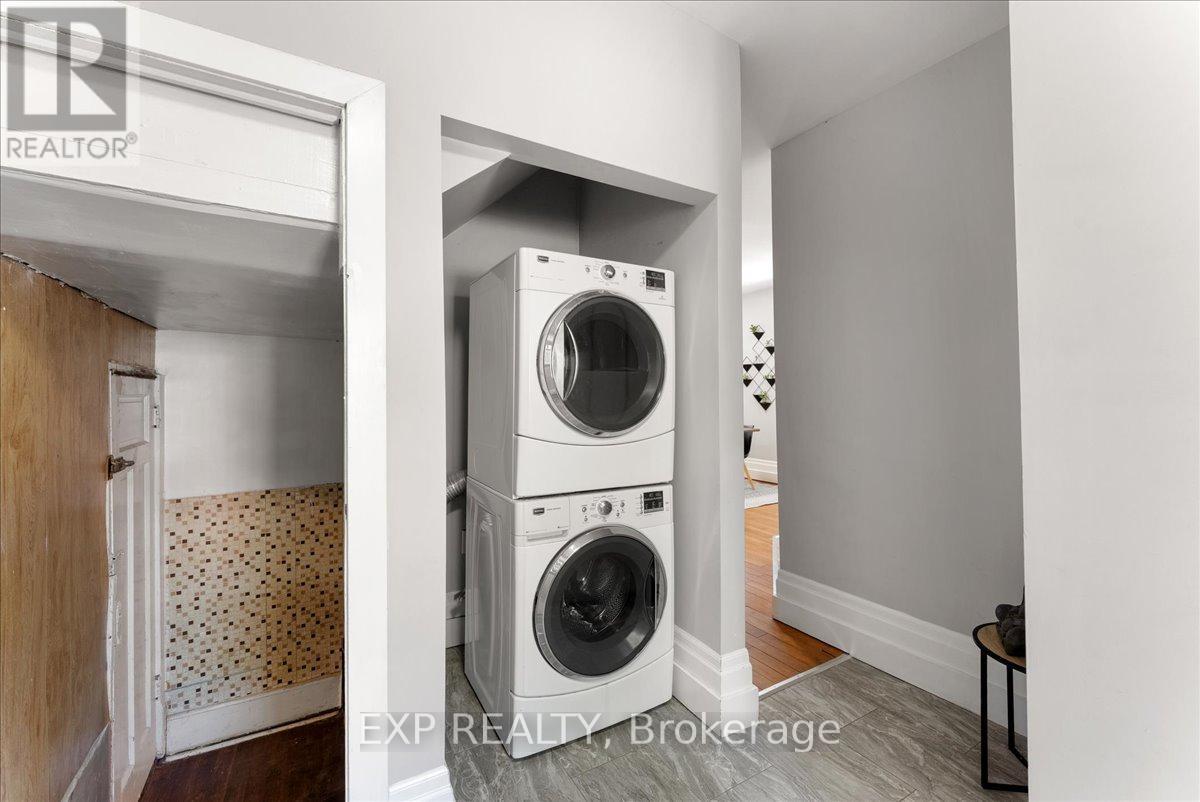 468 Charlotte Street, Peterborough (Town Ward 3), Ontario  K9J 2W3 - Photo 14 - X12437633