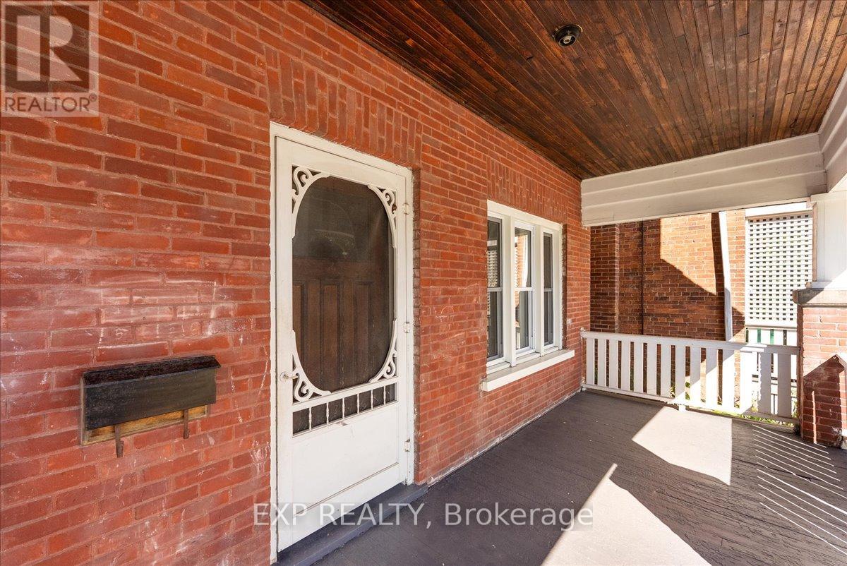 468 Charlotte Street, Peterborough (Town Ward 3), Ontario  K9J 2W3 - Photo 2 - X12437633