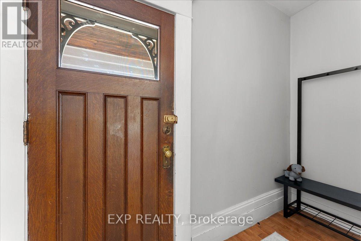 468 Charlotte Street, Peterborough (Town Ward 3), Ontario  K9J 2W3 - Photo 3 - X12437633