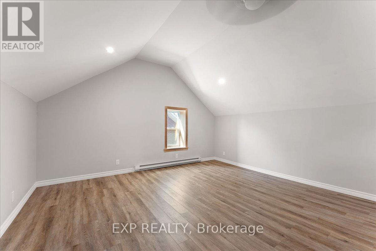 468 Charlotte Street, Peterborough (Town Ward 3), Ontario  K9J 2W3 - Photo 30 - X12437633