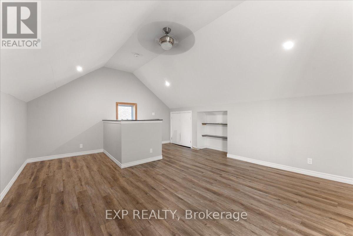 468 Charlotte Street, Peterborough (Town Ward 3), Ontario  K9J 2W3 - Photo 32 - X12437633