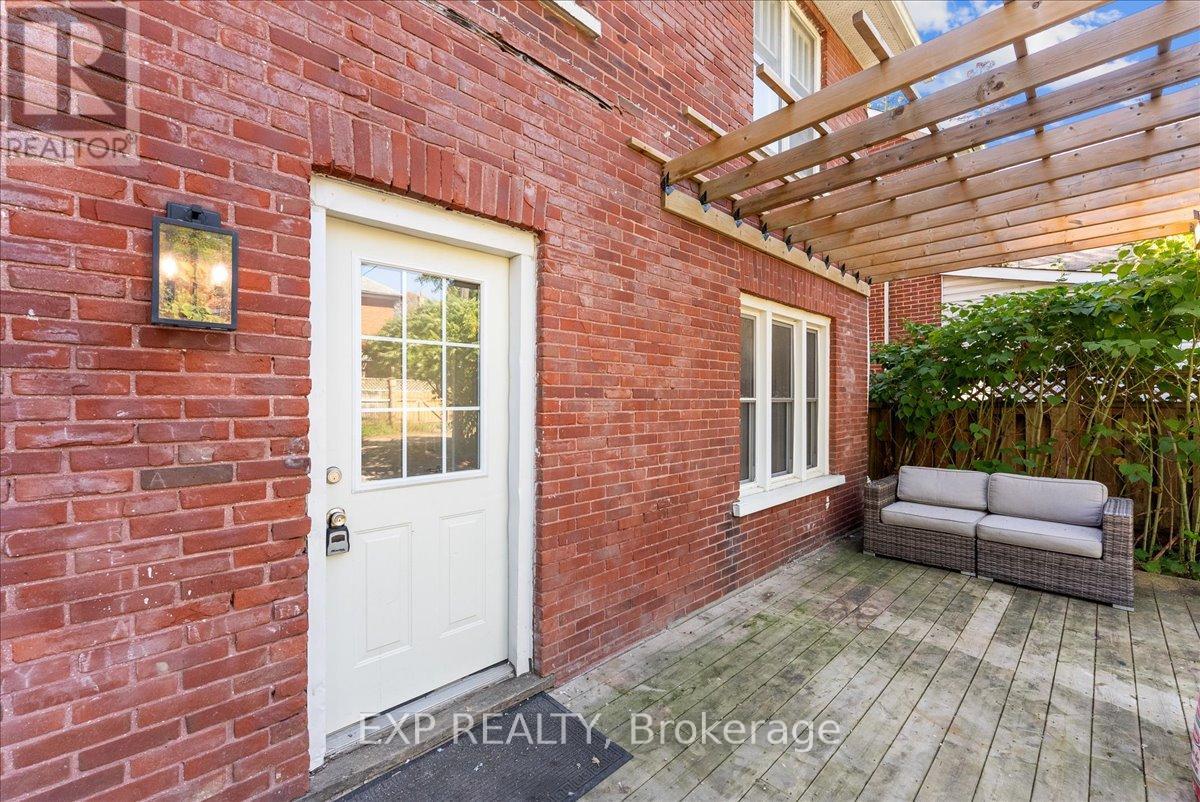 468 Charlotte Street, Peterborough (Town Ward 3), Ontario  K9J 2W3 - Photo 34 - X12437633