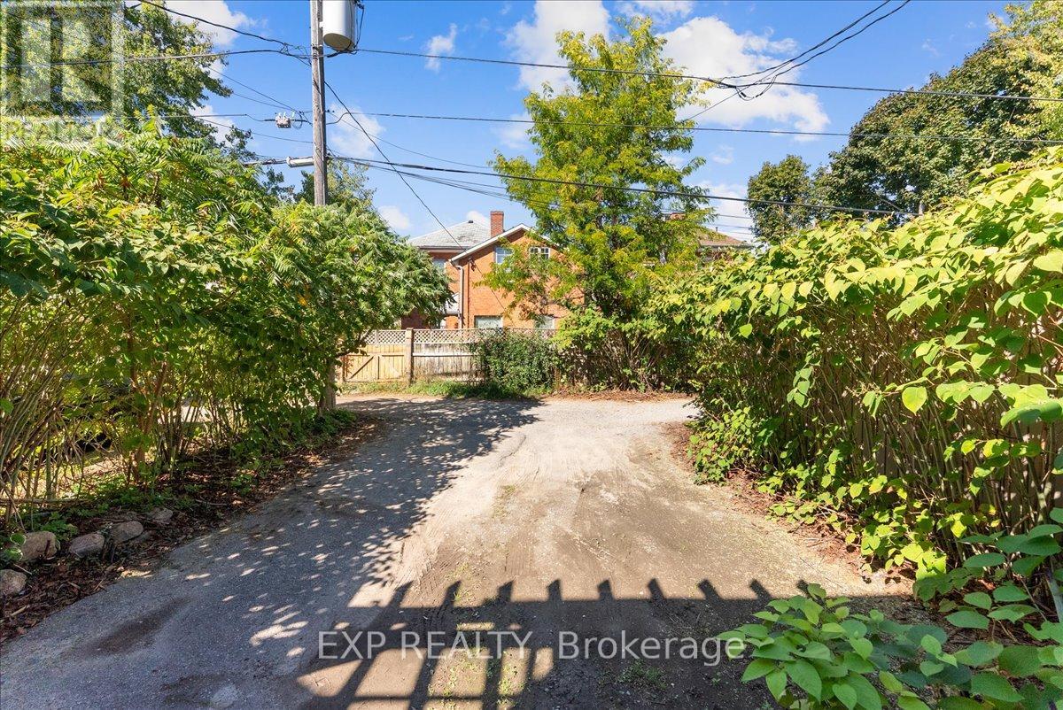 468 Charlotte Street, Peterborough (Town Ward 3), Ontario  K9J 2W3 - Photo 35 - X12437633