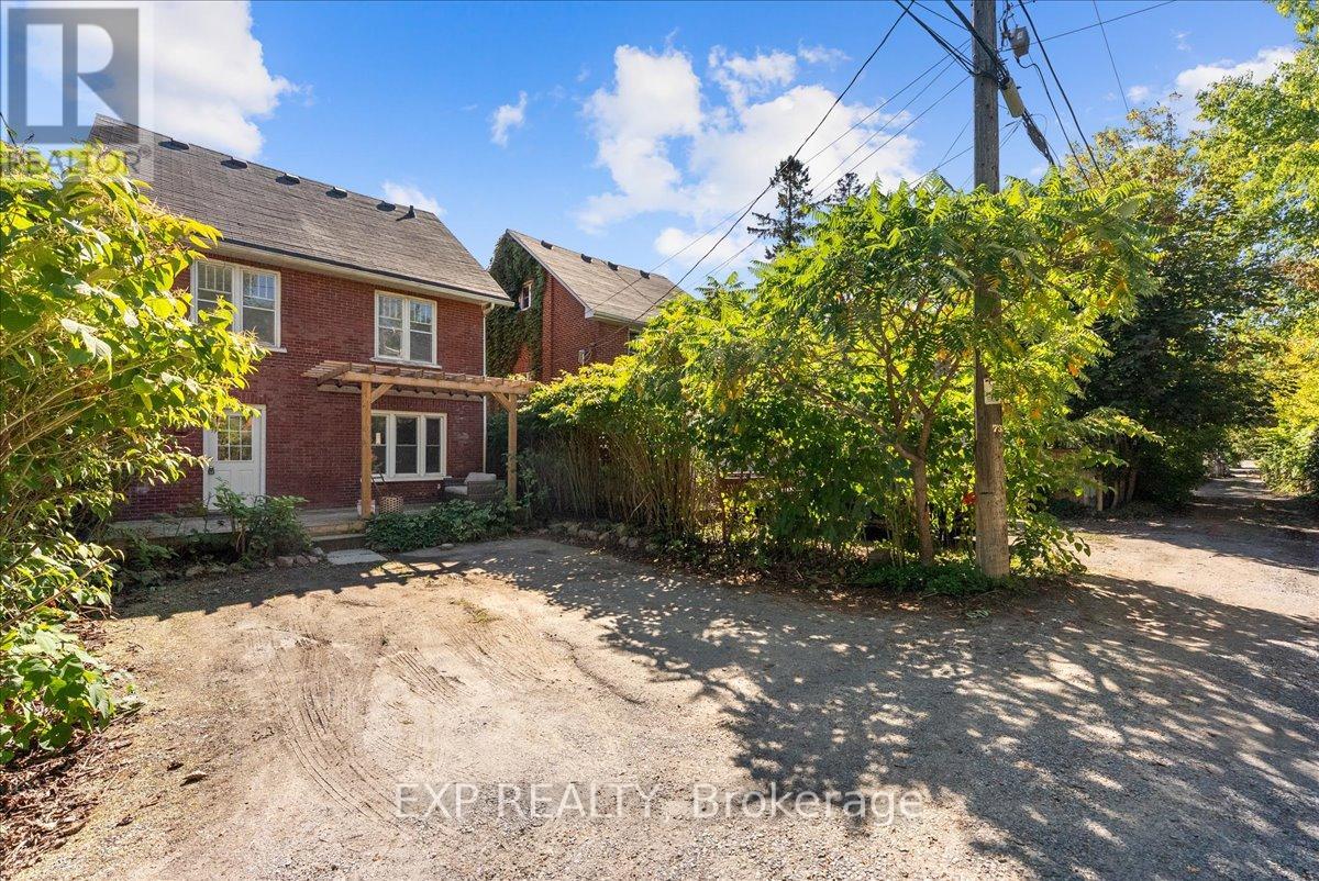468 Charlotte Street, Peterborough (Town Ward 3), Ontario  K9J 2W3 - Photo 38 - X12437633