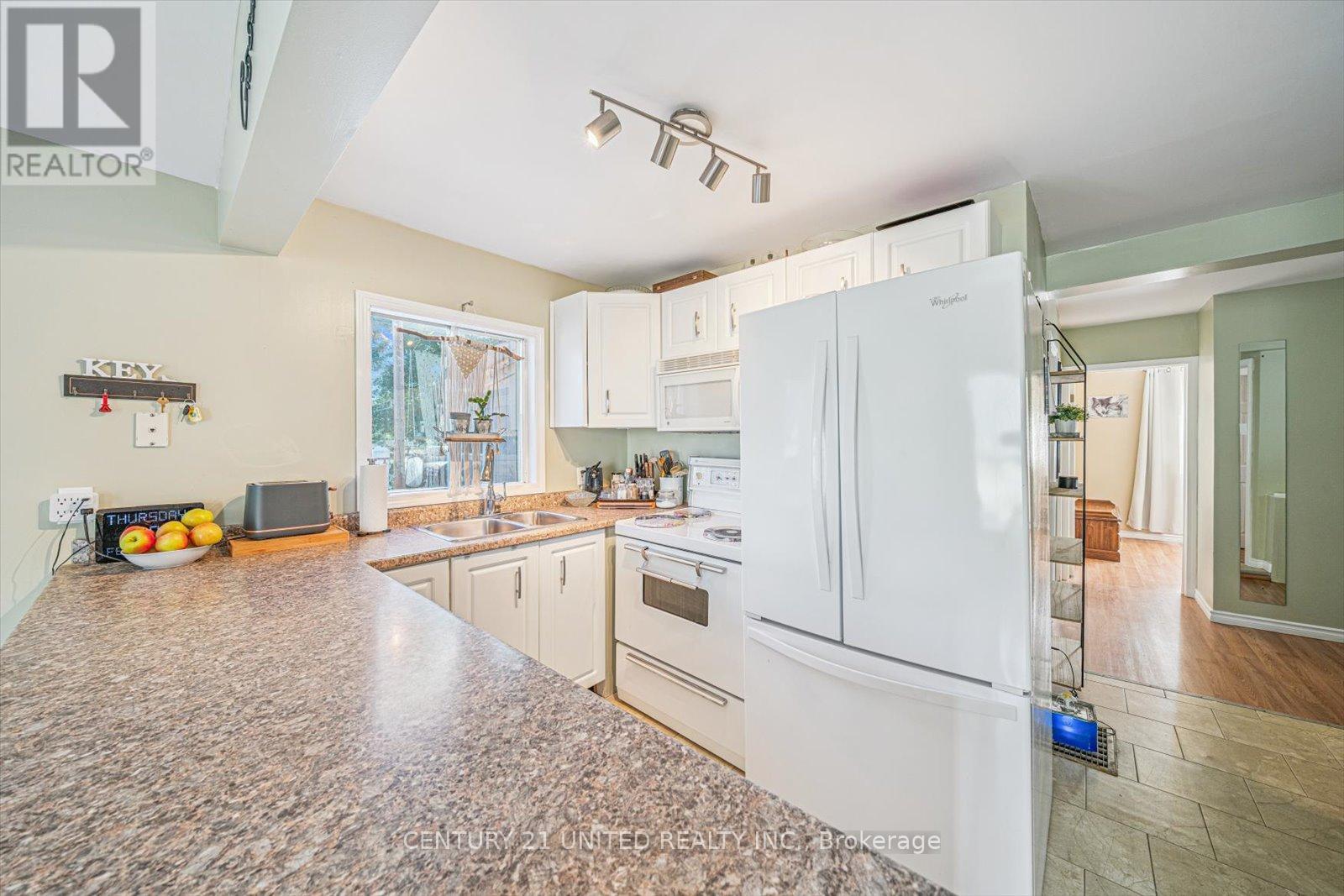 9 Beverly Street, Kawartha Lakes (Lindsay), Ontario  K9V 4Y8 - Photo 18 - X12437747