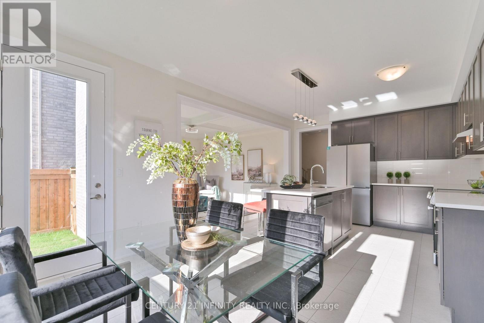 10 Hoad Street, Clarington (Newcastle), Ontario  L1B 0W1 - Photo 12 - E12437836