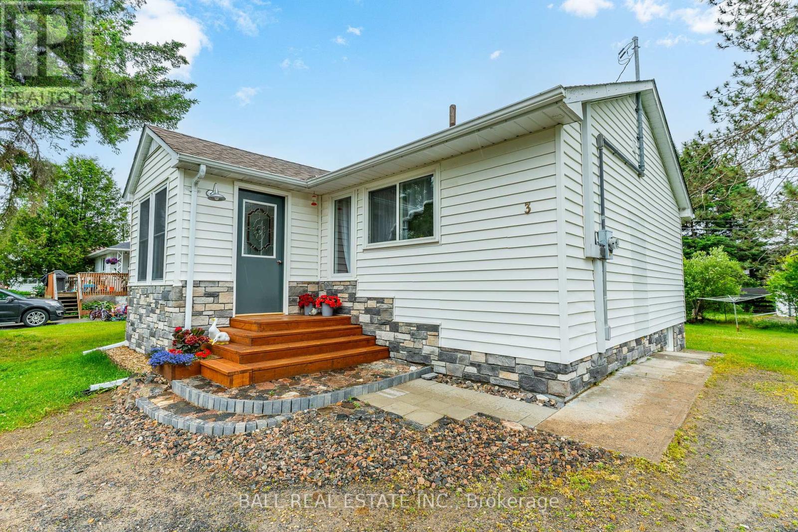 3 Larch Street, Highlands East (Bicroft Ward), Ontario  K0L 1M0 - Photo 4 - X12437933