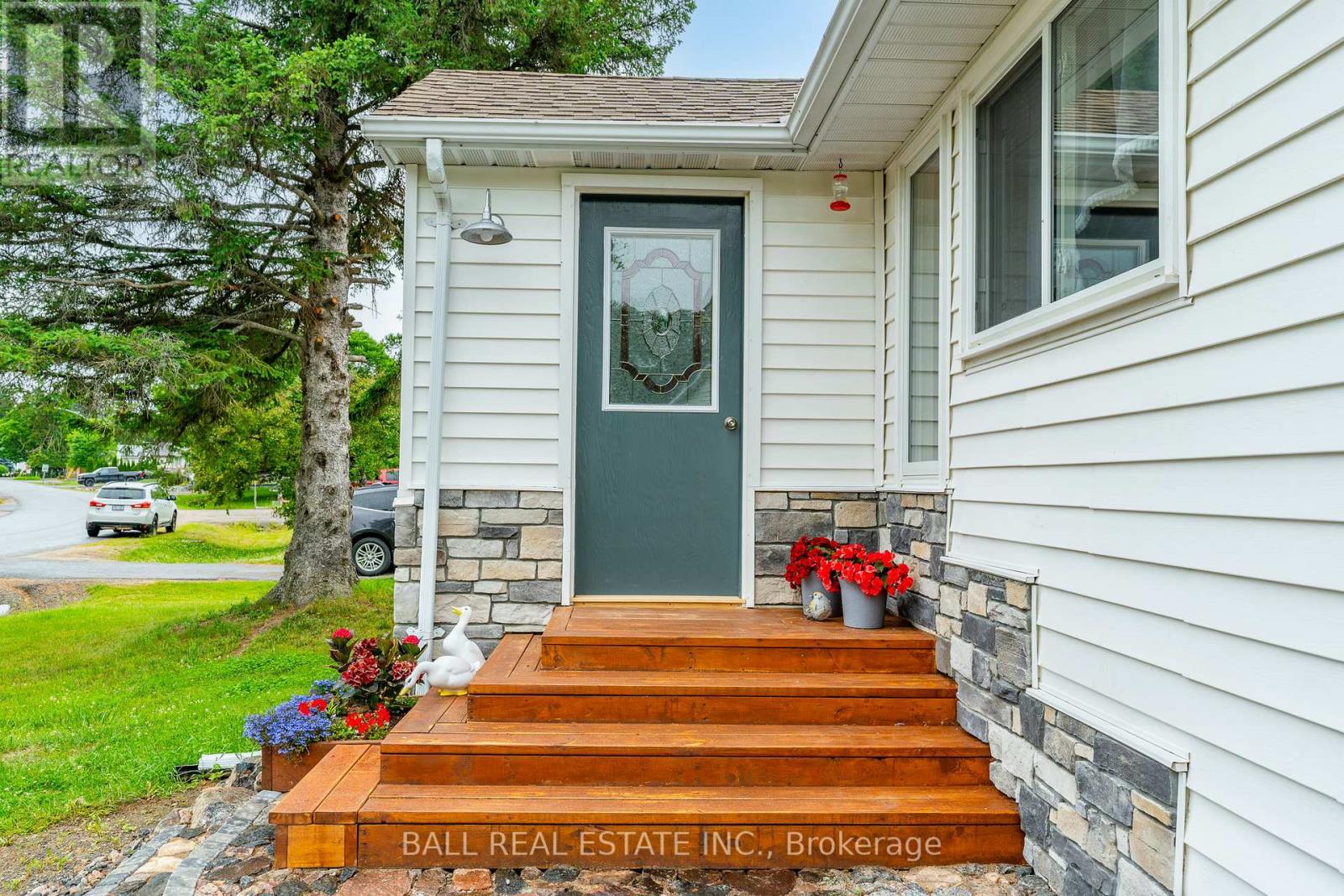 3 Larch Street, Highlands East (Bicroft Ward), Ontario  K0L 1M0 - Photo 5 - X12437933