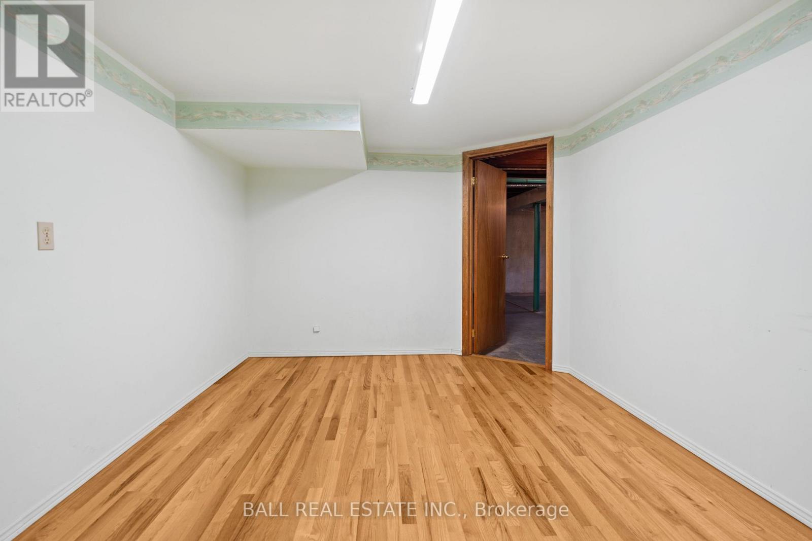 450 Rosedale Avenue, Peterborough (Town Ward 3), Ontario  K9J 6J1 - Photo 32 - X12438045