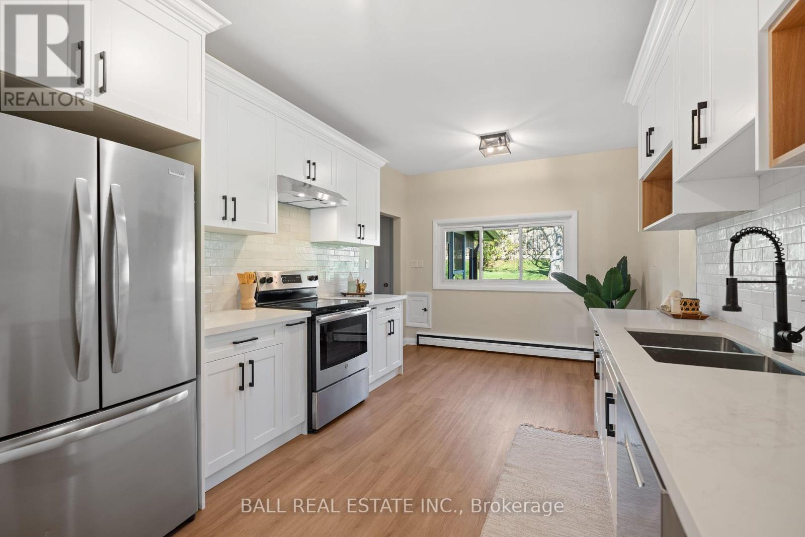 450 Rosedale Avenue, Peterborough (Town Ward 3), Ontario  K9J 6J1 - Photo 9 - X12438045