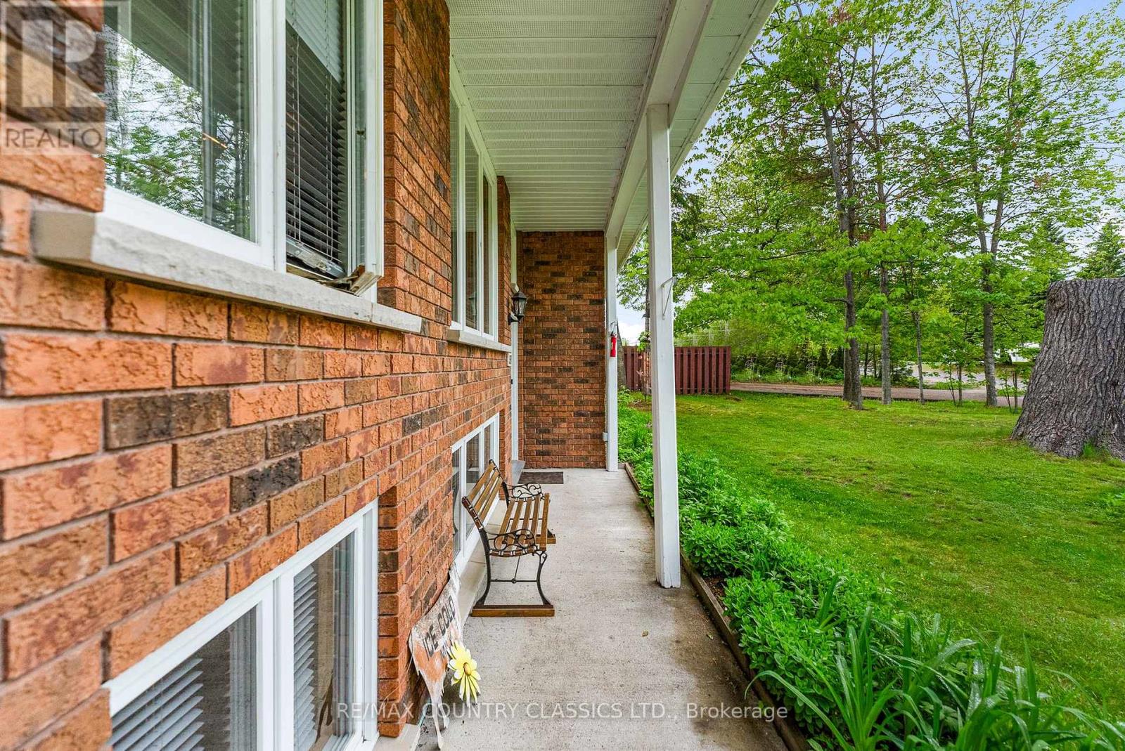 351 Chemaushgon Road, Bancroft (Bancroft Ward), Ontario  K0L 1C0 - Photo 16 - X12438320