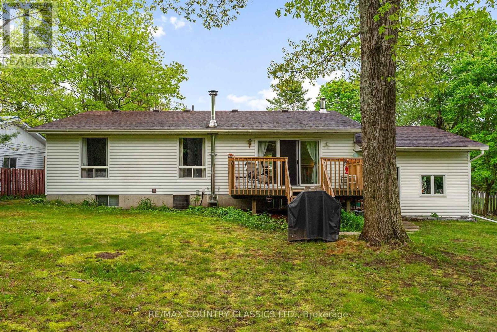 351 Chemaushgon Road, Bancroft (Bancroft Ward), Ontario  K0L 1C0 - Photo 17 - X12438320