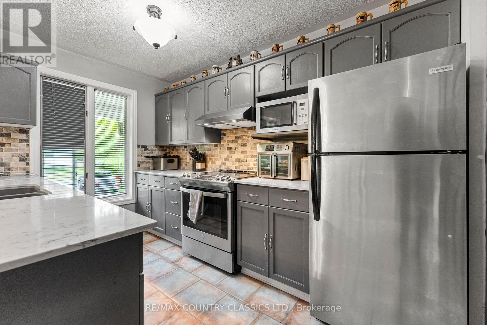 351 Chemaushgon Road, Bancroft (Bancroft Ward), Ontario  K0L 1C0 - Photo 24 - X12438320