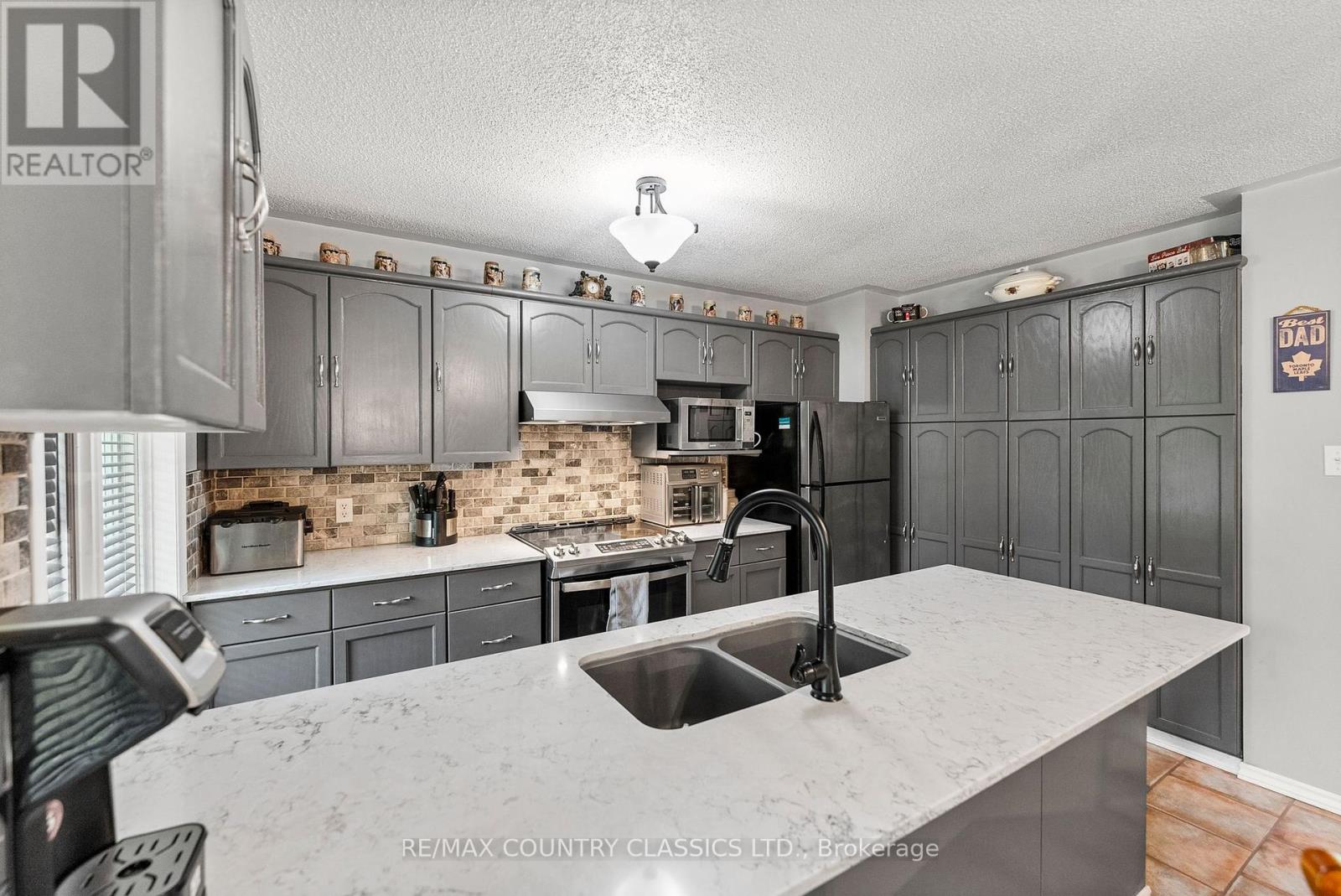 351 Chemaushgon Road, Bancroft (Bancroft Ward), Ontario  K0L 1C0 - Photo 25 - X12438320