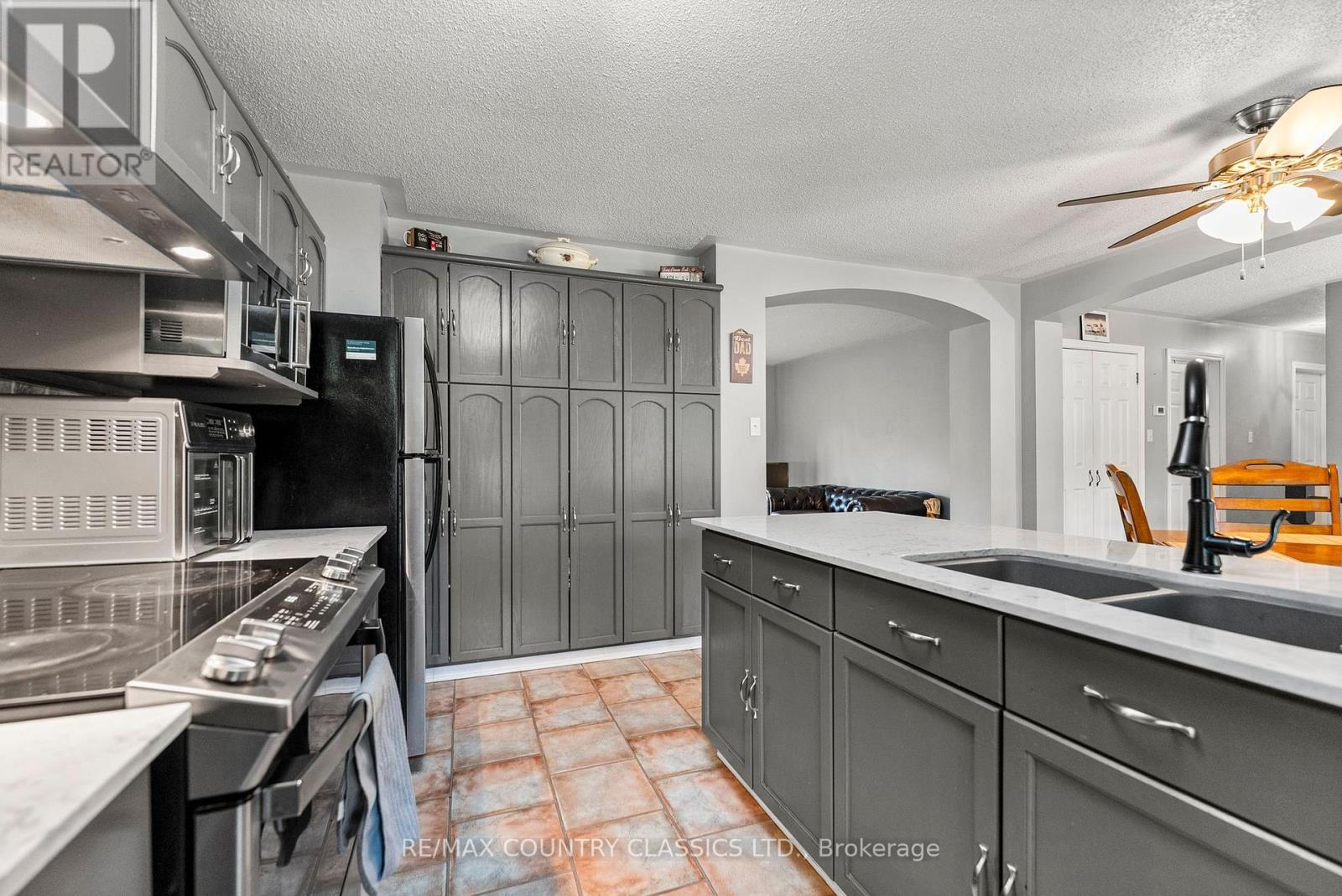 351 Chemaushgon Road, Bancroft (Bancroft Ward), Ontario  K0L 1C0 - Photo 26 - X12438320