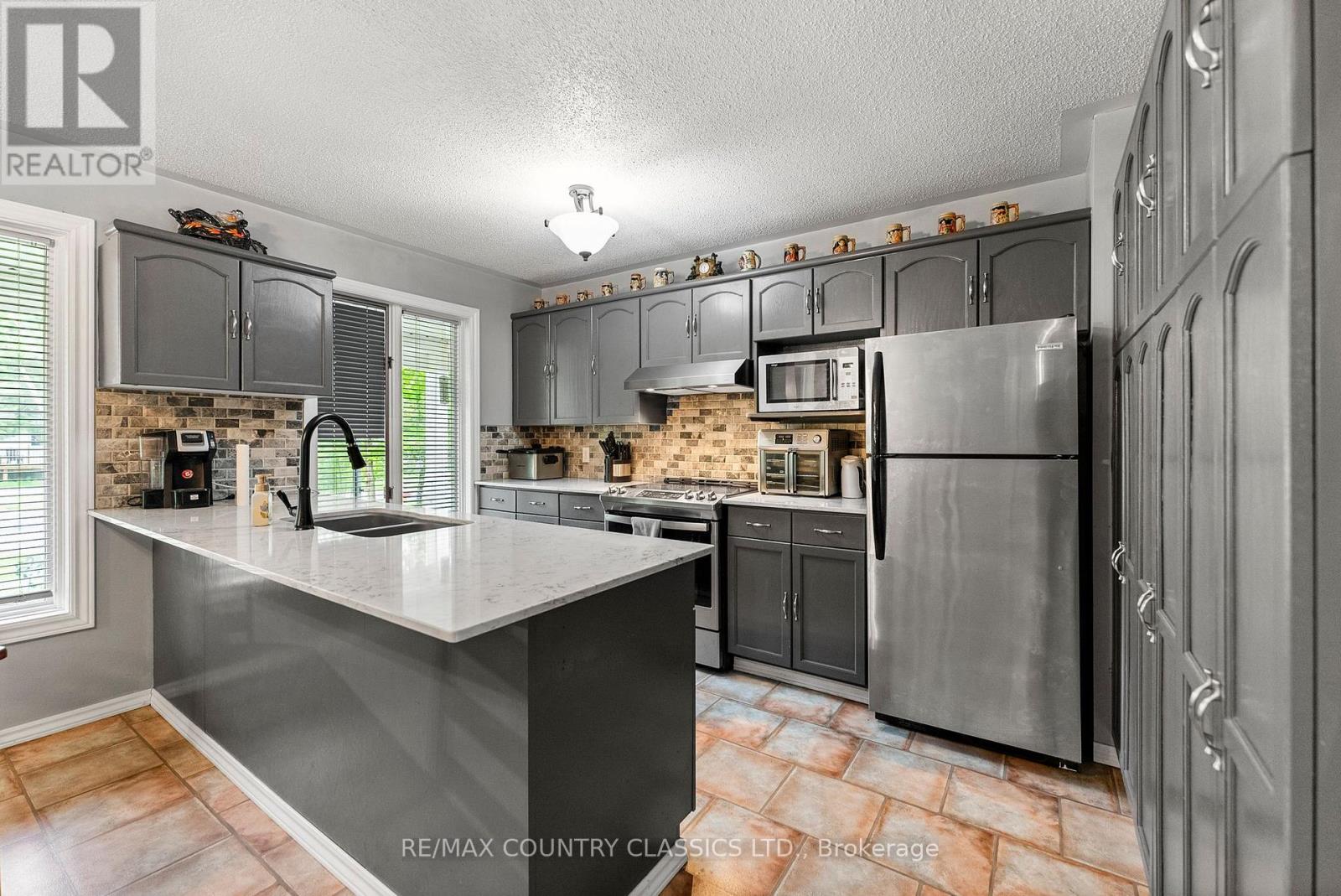 351 Chemaushgon Road, Bancroft (Bancroft Ward), Ontario  K0L 1C0 - Photo 27 - X12438320