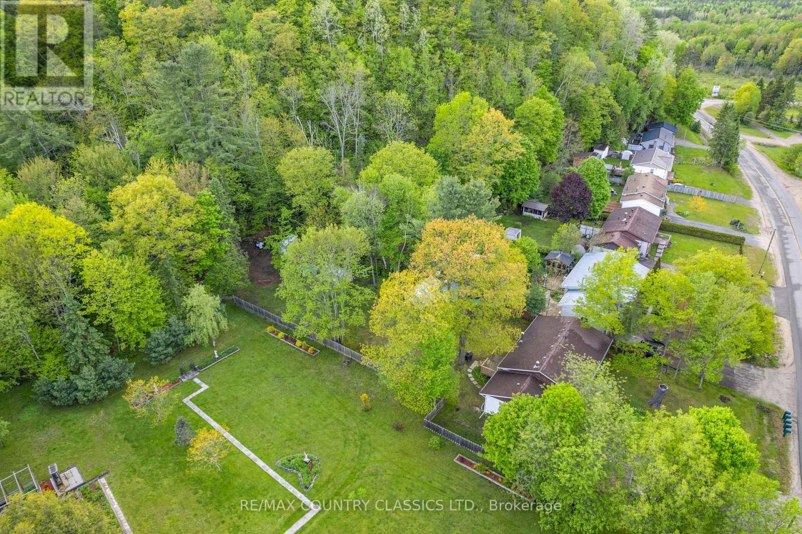 351 Chemaushgon Road, Bancroft (Bancroft Ward), Ontario  K0L 1C0 - Photo 3 - X12438320