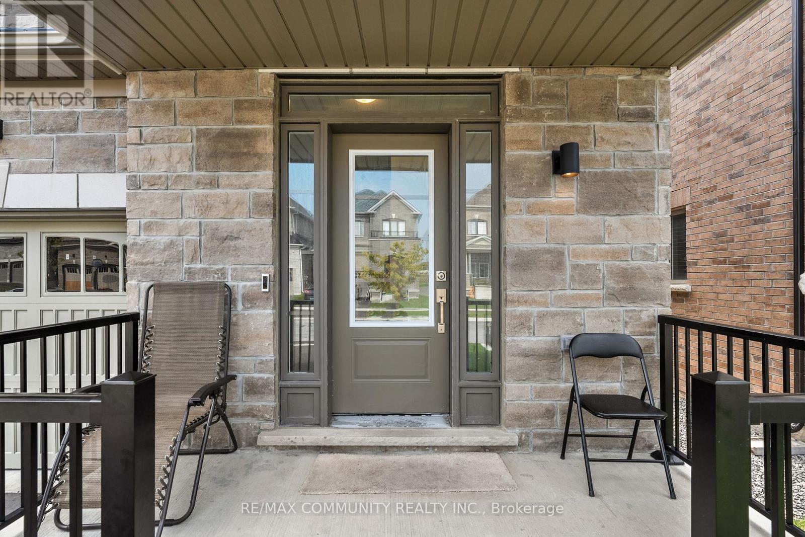 75 Ed Ewert Avenue, Clarington (Newcastle), Ontario  L1B 0W7 - Photo 3 - E12438397