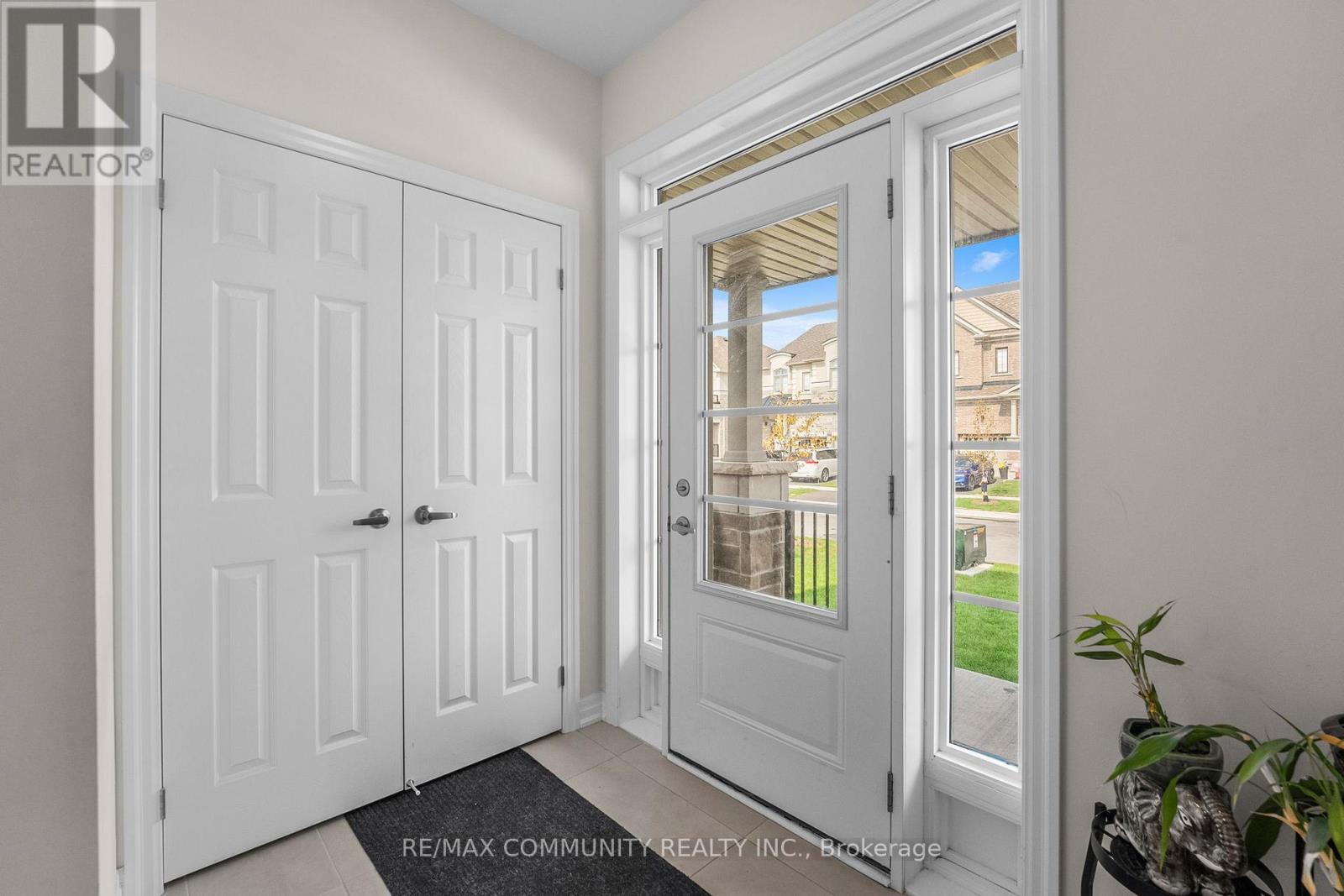 75 Ed Ewert Avenue, Clarington (Newcastle), Ontario  L1B 0W7 - Photo 4 - E12438397