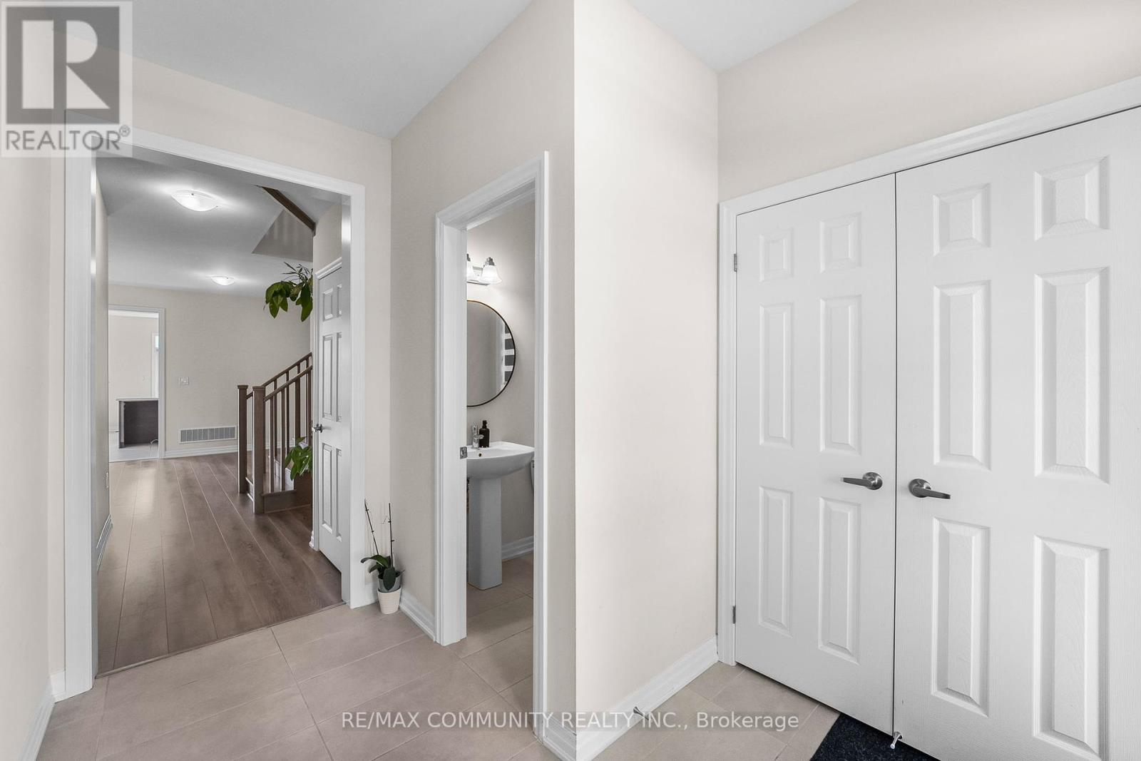 75 Ed Ewert Avenue, Clarington (Newcastle), Ontario  L1B 0W7 - Photo 5 - E12438397