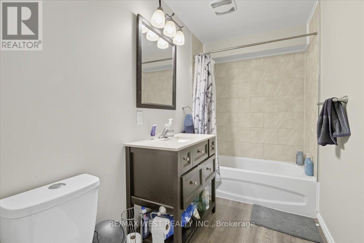816 Brealey Drive, Peterborough (Otonabee Ward 1), Ontario  K9K 2M8 - Photo 13 - X12438620