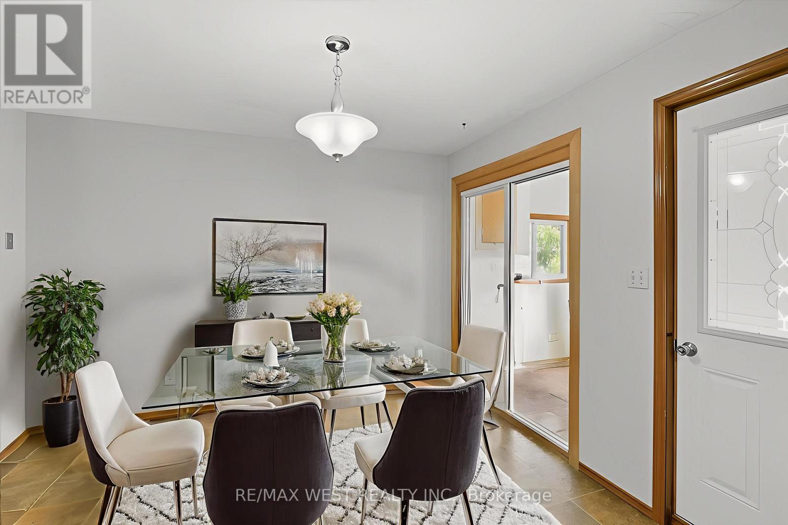 816 Brealey Drive, Peterborough (Otonabee Ward 1), Ontario  K9K 2M8 - Photo 5 - X12438620