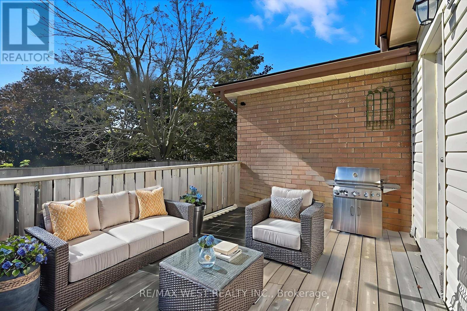 816 Brealey Drive, Peterborough (Otonabee Ward 1), Ontario  K9K 2M8 - Photo 9 - X12438620