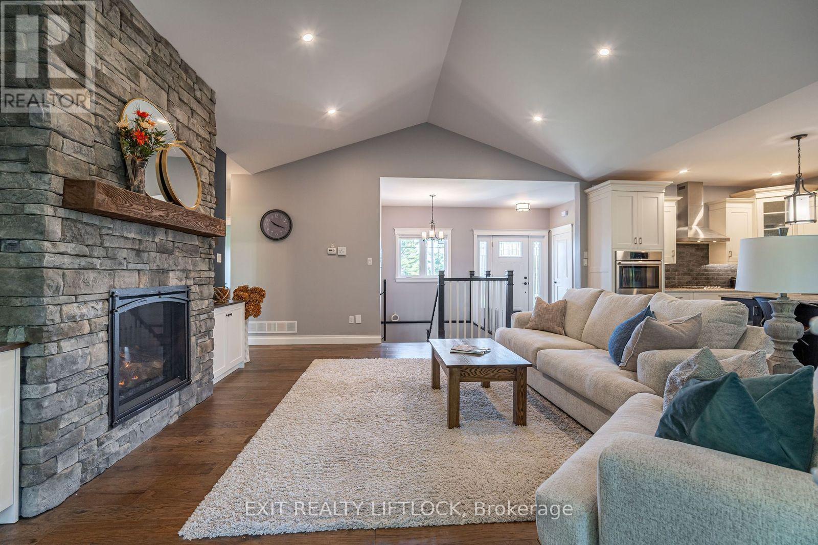404 County Road 4, Douro-Dummer, Ontario  K9J 6Y1 - Photo 8 - X12439406
