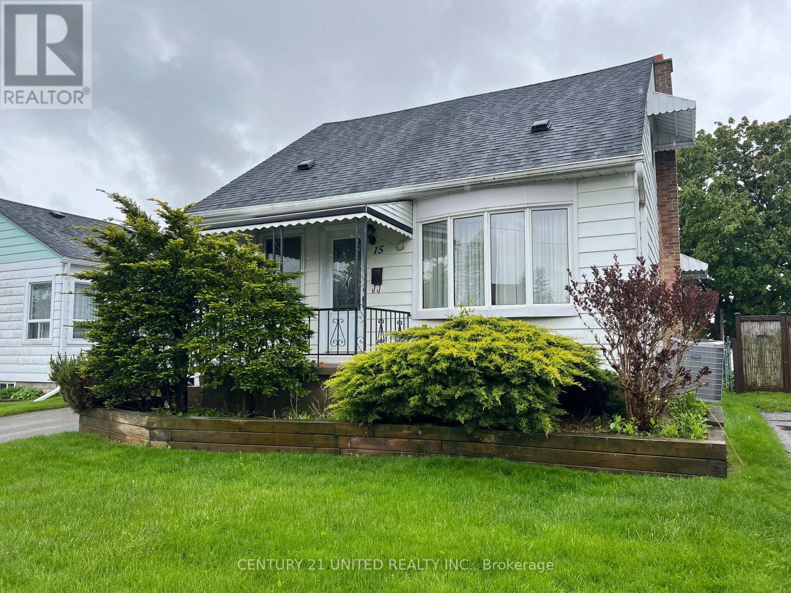 15 Wallace Street, Peterborough (Ashburnham Ward 4), Ontario  K9H 1A8 - Photo 1 - X12439418