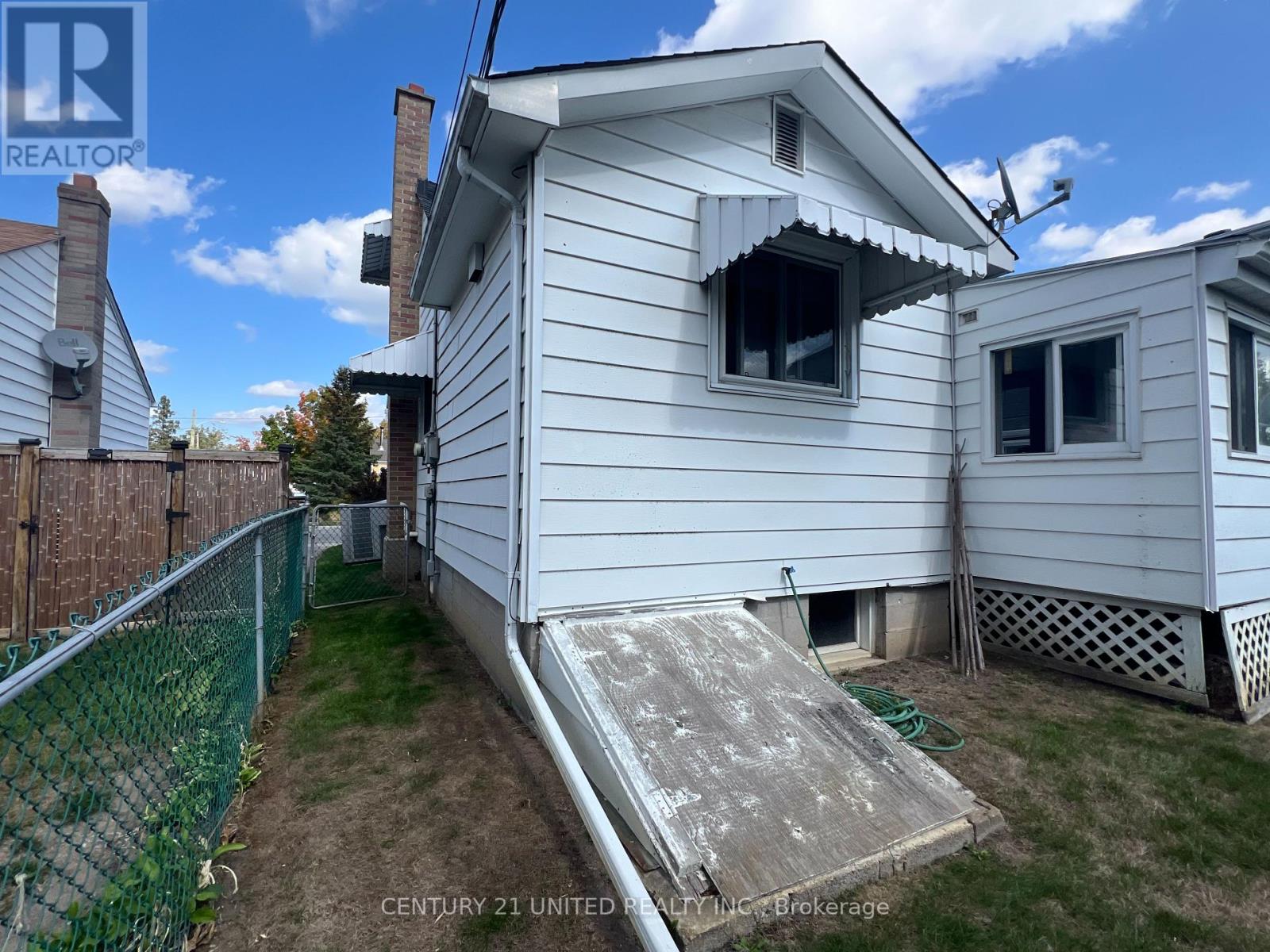 15 Wallace Street, Peterborough (Ashburnham Ward 4), Ontario  K9H 1A8 - Photo 18 - X12439418