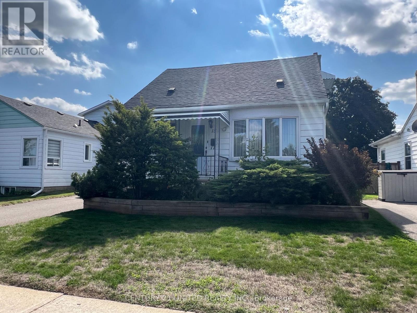15 Wallace Street, Peterborough (Ashburnham Ward 4), Ontario  K9H 1A8 - Photo 2 - X12439418