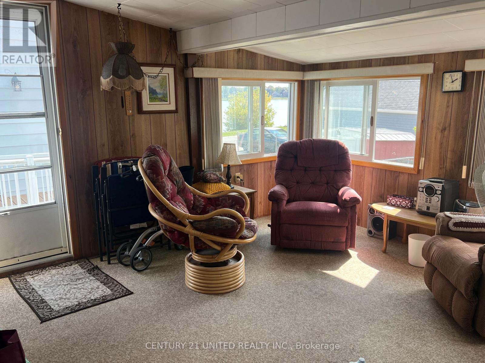 15 Wallace Street, Peterborough (Ashburnham Ward 4), Ontario  K9H 1A8 - Photo 5 - X12439418