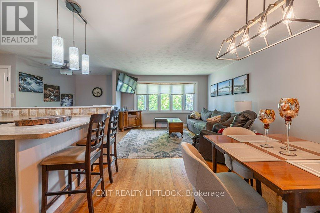 39 Beechwood Drive, Peterborough (Monaghan Ward 2), Ontario  K9J 1M2 - Photo 11 - X12439499