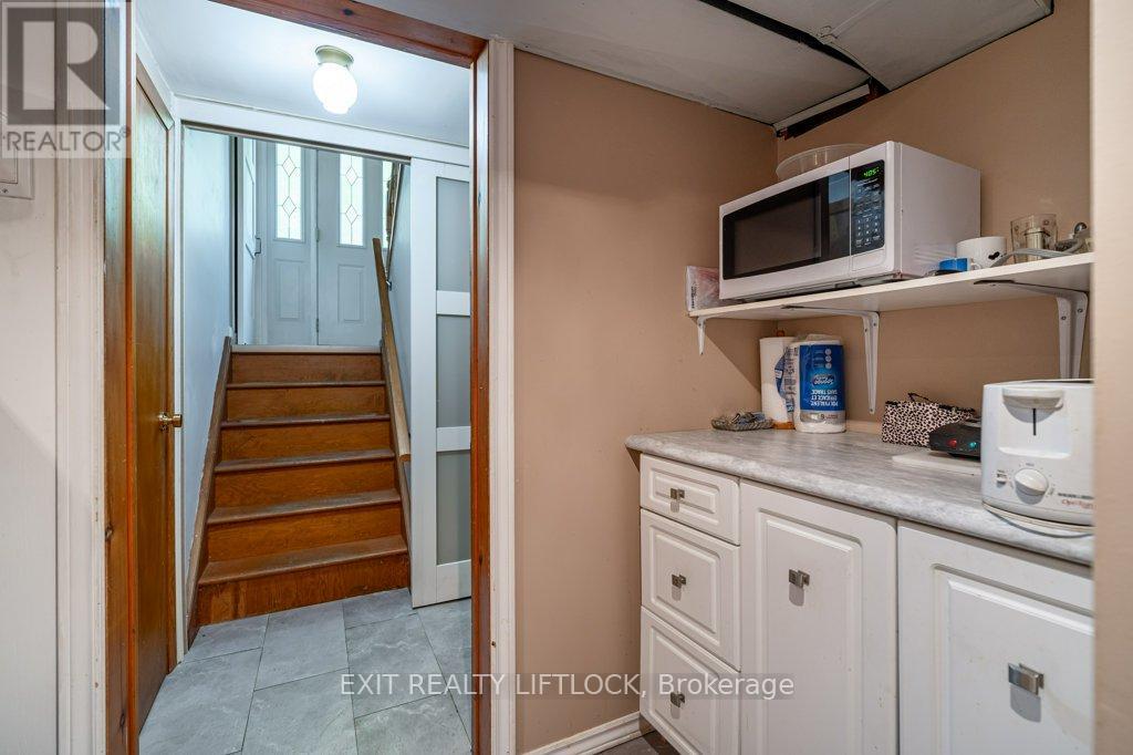 39 Beechwood Drive, Peterborough (Monaghan Ward 2), Ontario  K9J 1M2 - Photo 18 - X12439499