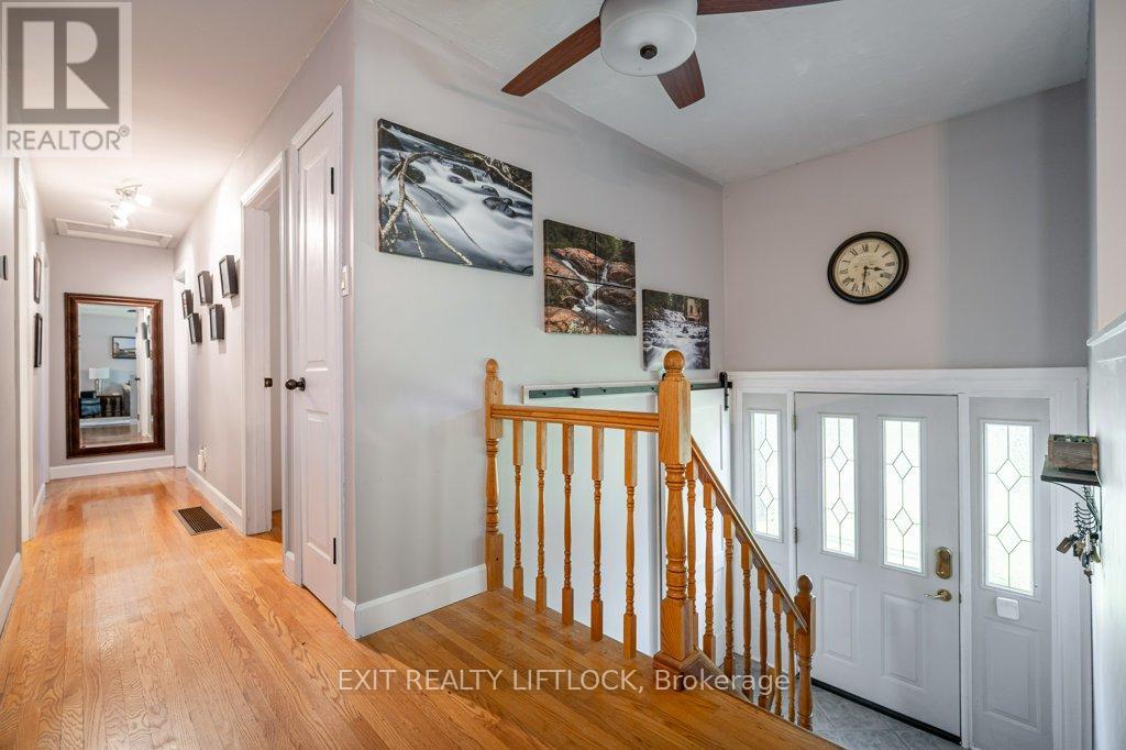 39 Beechwood Drive, Peterborough (Monaghan Ward 2), Ontario  K9J 1M2 - Photo 4 - X12439499