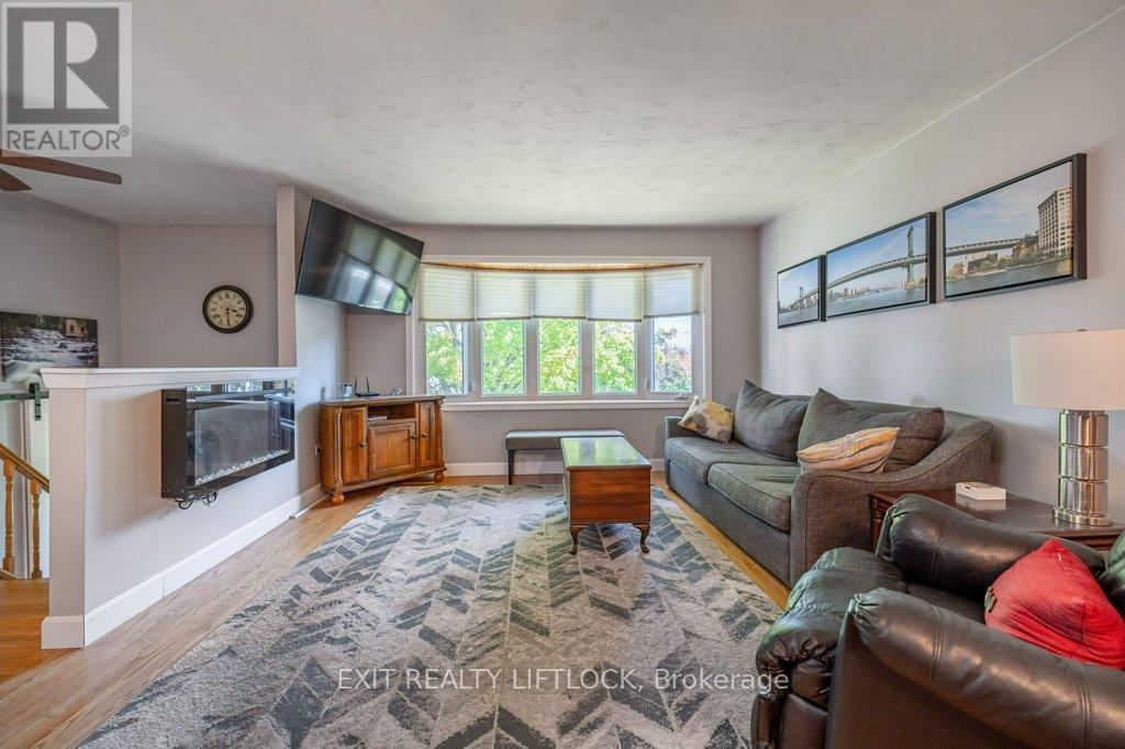 39 Beechwood Drive, Peterborough (Monaghan Ward 2), Ontario  K9J 1M2 - Photo 5 - X12439499