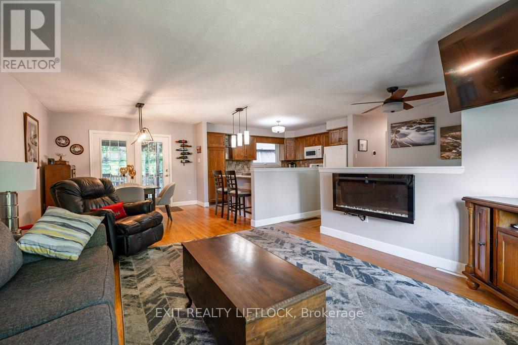 39 Beechwood Drive, Peterborough (Monaghan Ward 2), Ontario  K9J 1M2 - Photo 6 - X12439499