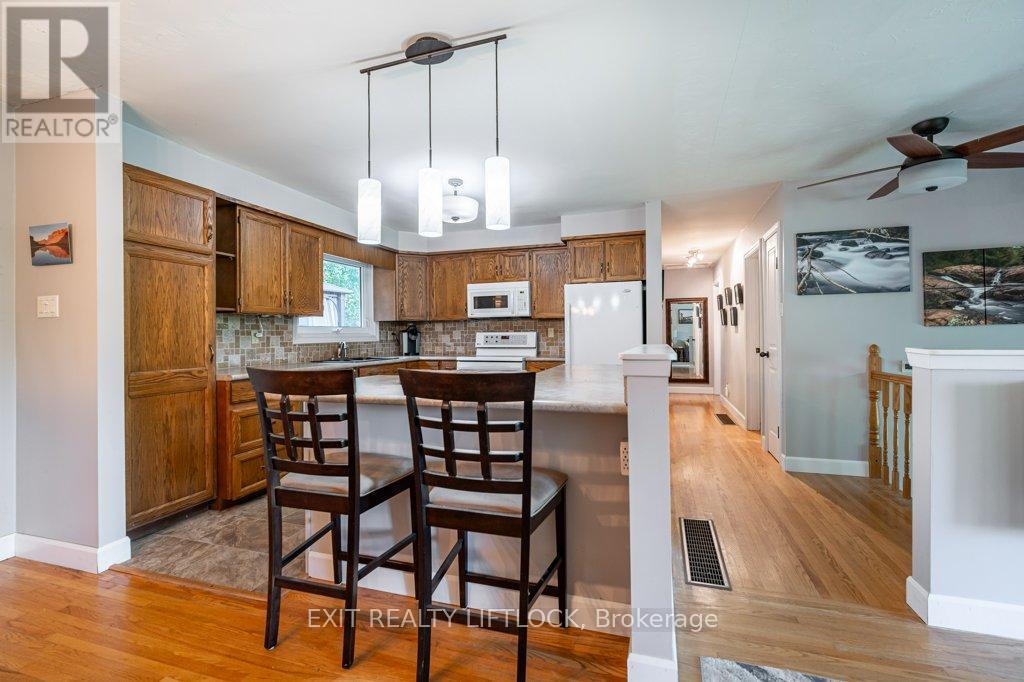 39 Beechwood Drive, Peterborough (Monaghan Ward 2), Ontario  K9J 1M2 - Photo 7 - X12439499